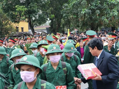 Thừa Thiên - Huế: Hơn 1.300 tân binh hăng hái lên đường nhập ngũ